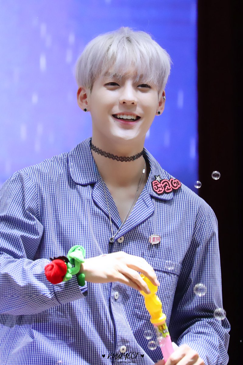 BTOB_WATER's tweet photo. 20190201 대전 새마을금고 팬싸인회
이민혁 @btob2mh 〰️❤️

#허타존 #이민혁 #비투비 #민혁 

웃는거보면 피로가 싹 가셔 😊

고화질🤝
🔗https://t.co/eMFOjodUNv
🔗https://t.co/h2DWlyp88d https://t.co/W8C7ca6gi8