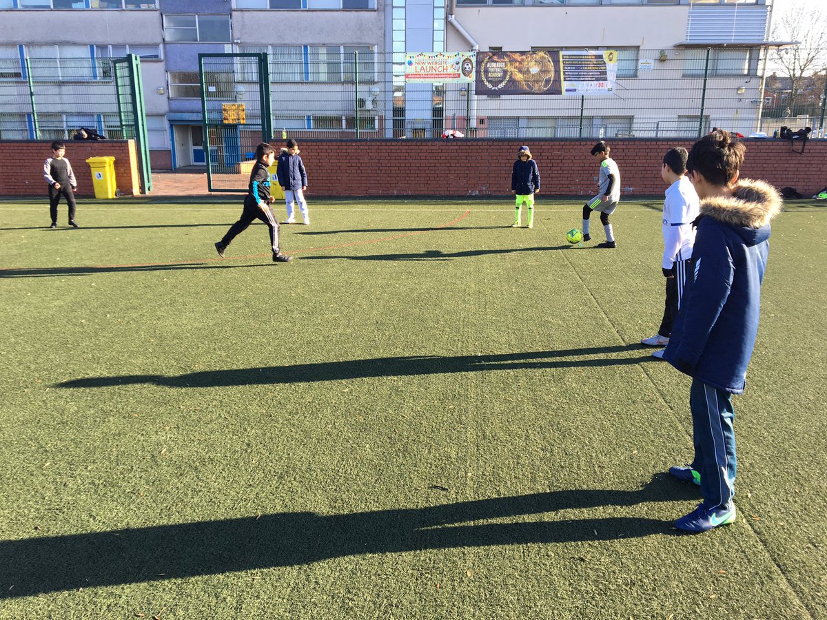 AlumRockFA's tweet photo. Sessions in full flow #tinytotts #under12s #under16s https://t.co/41ZvxCuvyX