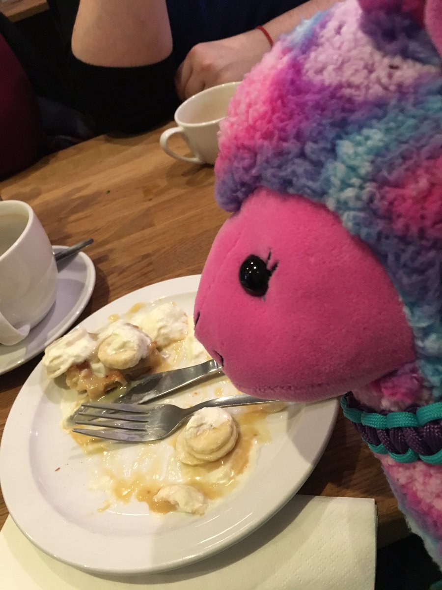 LinMllama's tweet image. Scoffing my awesome banoffee waffles #mmmmmmm #waffleyawesomoooo