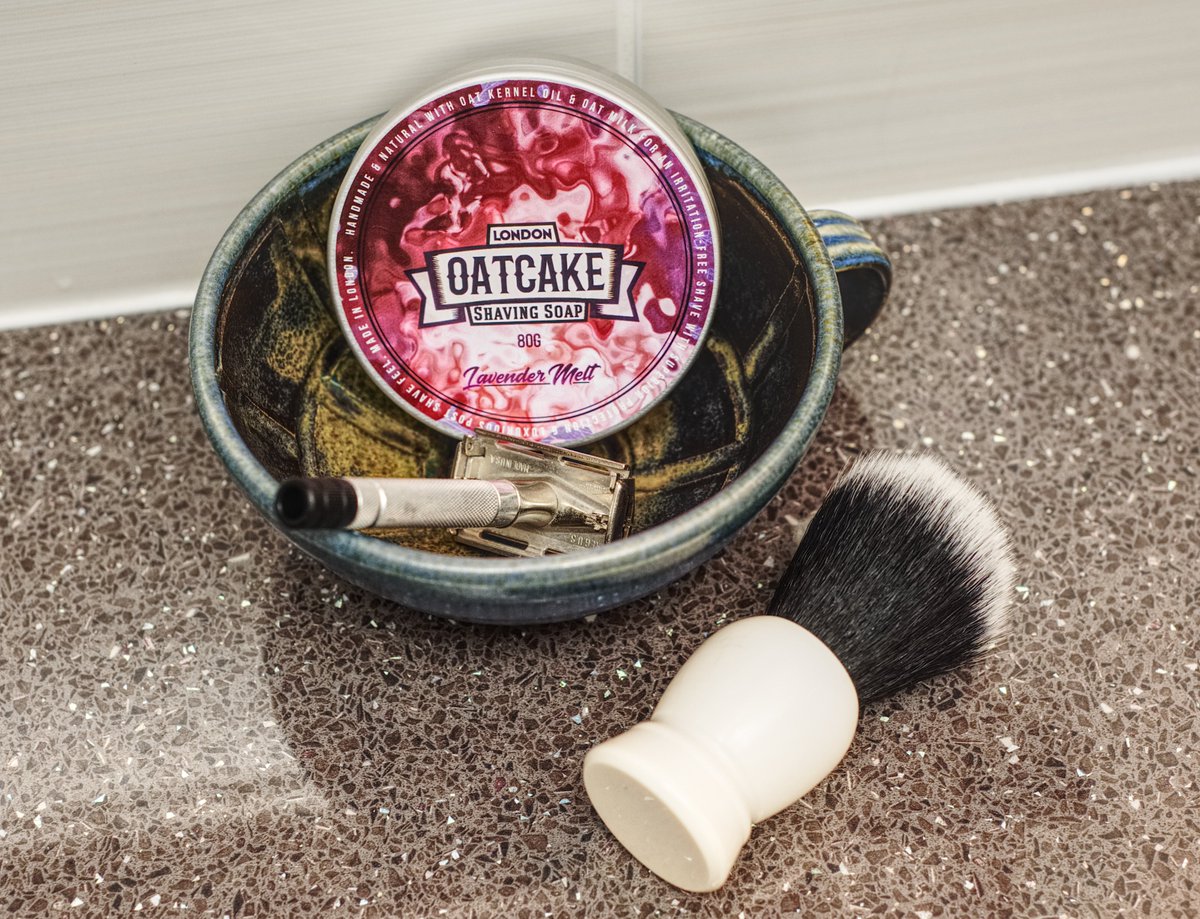 SOTD 03/02 - Oakcake Soaps Lavender Melt : Murdock Synthetic re-knotted with 22mm tuxedo knot : Gillette Super Speed Black Tip (W3 -1951) : Polsilver Super Iridium (3) : Giles Shaving Co. Bowl : DIY Witch Hazel/Simple Moisturiser

#oatcakesoaps #gilesshavingco #ymmvshaves