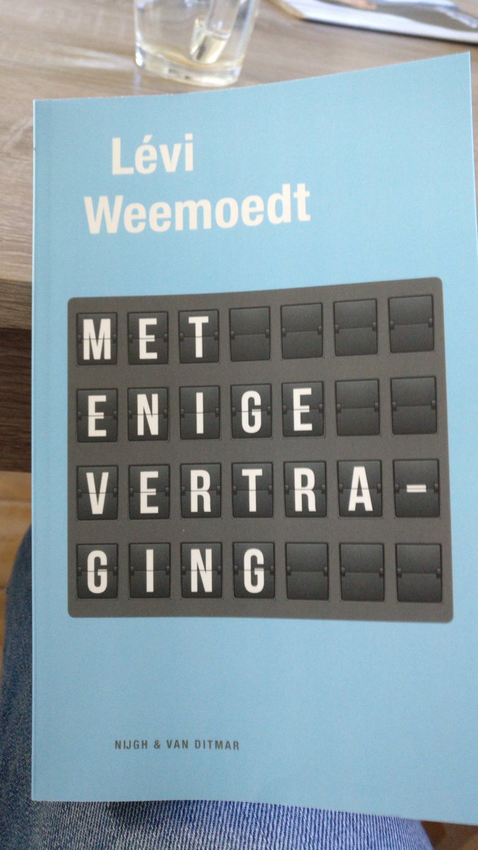 RubenReinout's tweet photo. Hardop aan het grinniken vanwege #Weemoedt. https://t.co/gvJUunRlIa