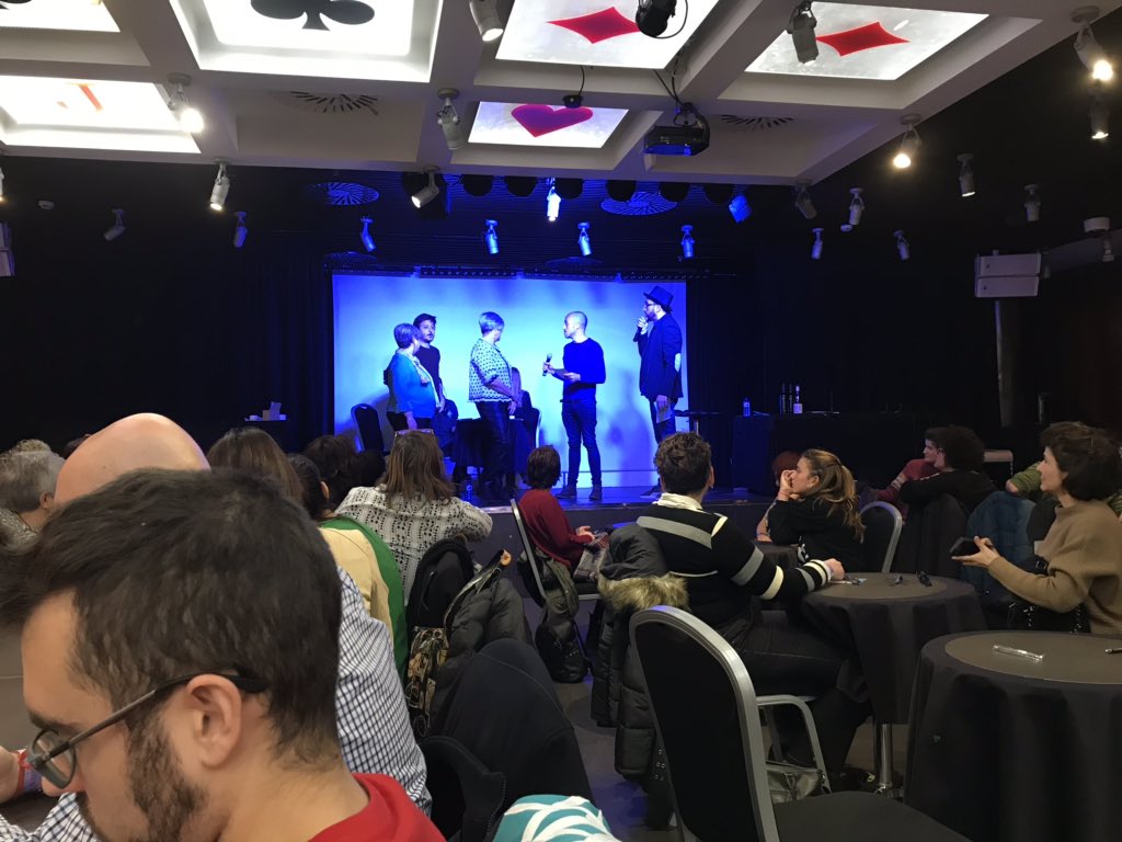 cristinaselva's tweet photo. ¿Se puede escribir un relato en 10 minutos sin haber pensado nada antes?
Hoy he participado en 
#Relatosexpres de #hotelpostmoderno en el #SalondelAutor360 

Menudo reto. Pues aquí está, con su planteamiento, nudo y desenlace.
Divertidísimo!!!

Caña la #creatividad https://t.co/4h9uIJYNDT