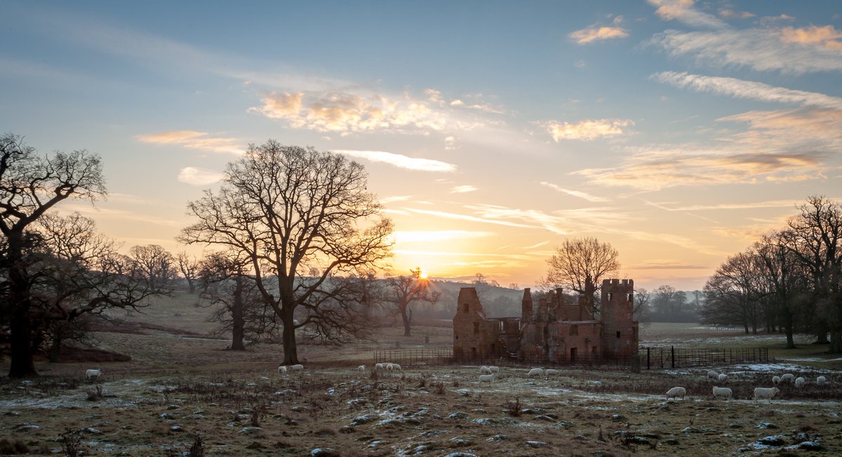 drozdowskiphoto's tweet photo. Hidden gems of Northamptonshire :) Ruins of The Dower House #Photography #celebratenorthampton #TopPhotoHour #sunrise #explorenorthants #stormhour #Canon #canonphotography #britainsbestsurprise #Countryside #landscapephotography #landscape https://t.co/mQrFHNi5wv