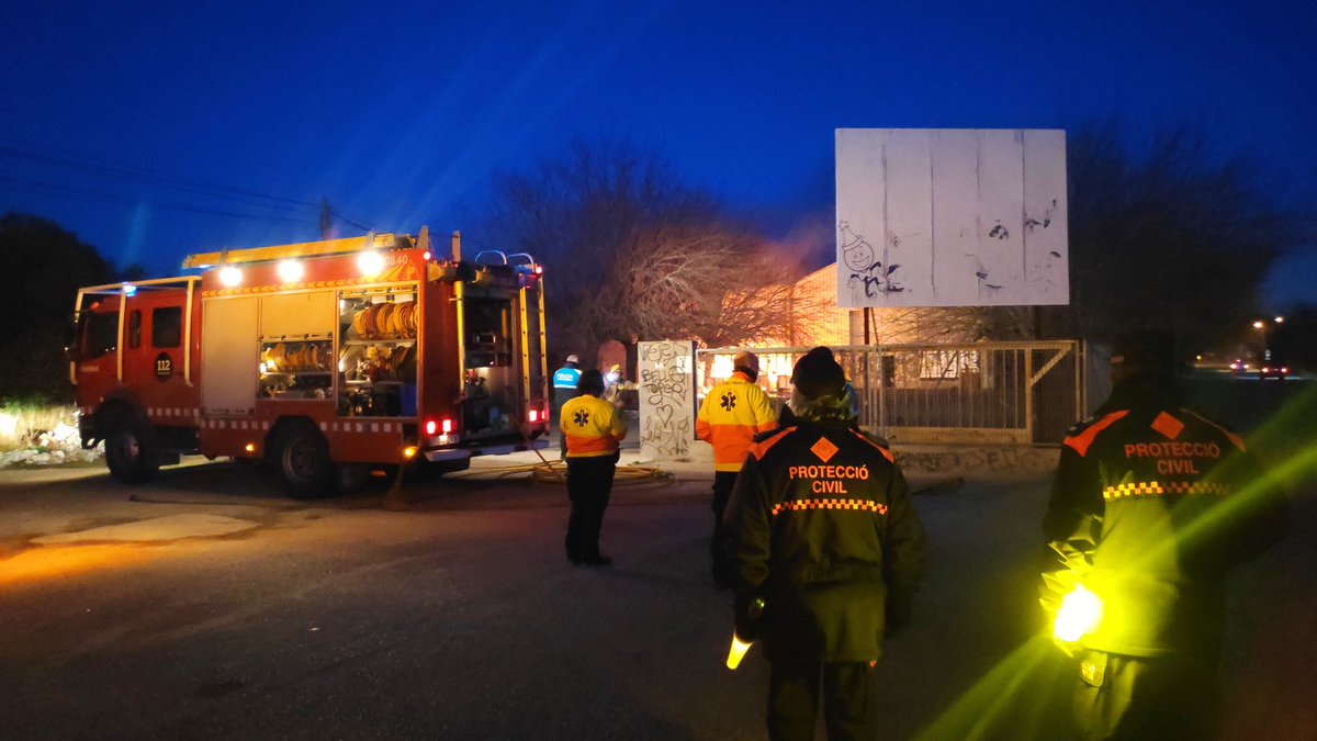 Ahir per la nit vam donar suport a Guàrdia Urbana, SEM i Bombers en un incendi en una nau industrial de l'avinguda Falset.