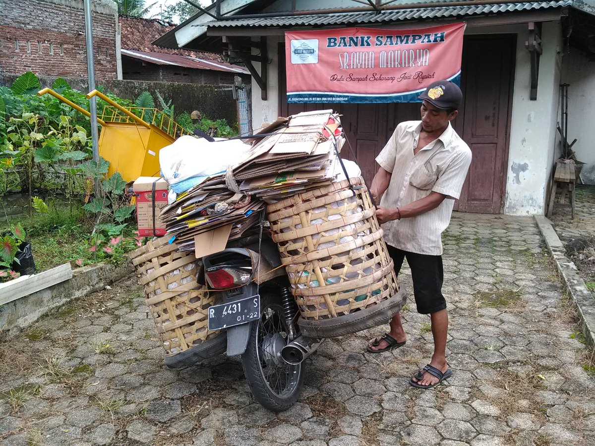 SrayanMakarya's tweet photo. #banksampahsrayanmakarya 
#bobosan 
#rt01rw02 
#purwokerto 
#Banyumas 
#jawatengah 
#Indonesia https://t.co/RsSvmCfeke