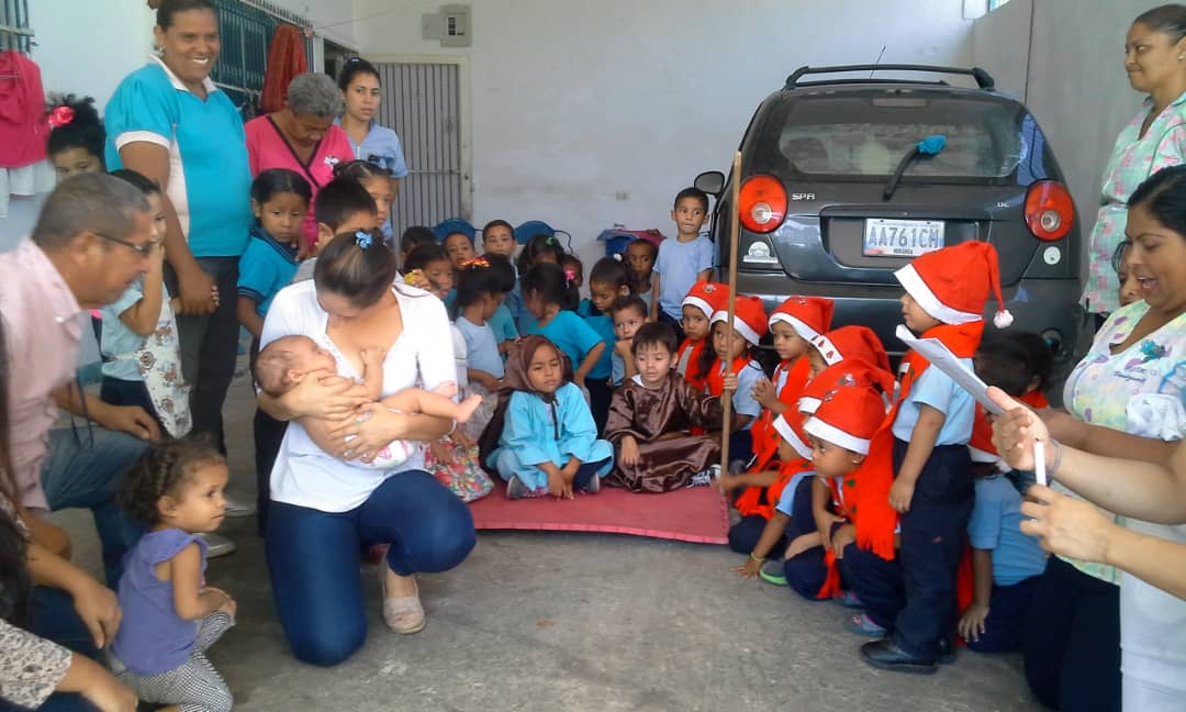 CeibVenezuela's tweet photo. CEIB VENEZUELA REALIZÓ LA PARADURA DEL NIÑO EN LA COMUNIDAD,VALENCIA PARROQUIA MIGUEL PEÑA https://t.co/XVq3RbXT3g
