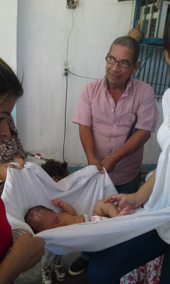 CeibVenezuela's tweet photo. CEIB VENEZUELA REALIZÓ LA PARADURA DEL NIÑO EN LA COMUNIDAD,VALENCIA PARROQUIA MIGUEL PEÑA https://t.co/XVq3RbXT3g