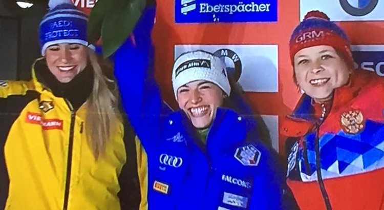 giomalago's tweet photo. La #Robatscher scrive la storia dello #slittino azzurro, vincendo la prima gara di Coppa del Mondo in carriera ad Altenberg. Dopo 23 anni un'azzurra torna sul gradino più alto del podio: grazie Sandra! @Fisiofficial
#ItaliaTeam #Luge https://t.co/r38M2BDrna