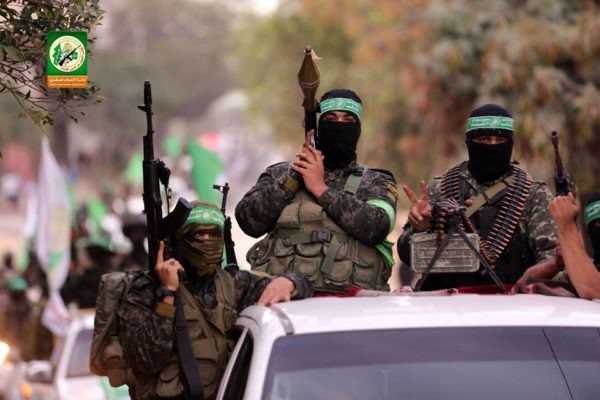 YoavKatz's tweet photo. La realidad en #Gaza es más compleja de un documental de 18 min. 
#Gaza está controlada por #Hamas, una organización islamista radical, que tiene secuestrado a su pueblo y lo utiliza para sus intereses terroristas. 
Hacer un documental sobre esto no ganaría ningún premio #Goya https://t.co/YpOiAkQgMn