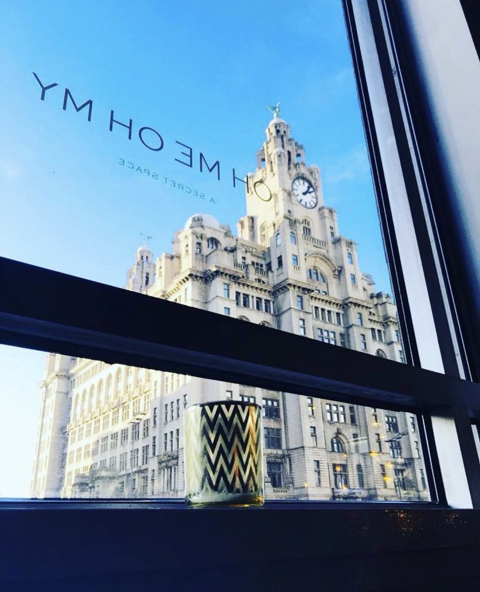 Afternoon tea from <a href="/OhMeOhMy_Liv/">OhMeOhMy_Liv</a> is pretty impressive. The view isn’t bad either 🍰