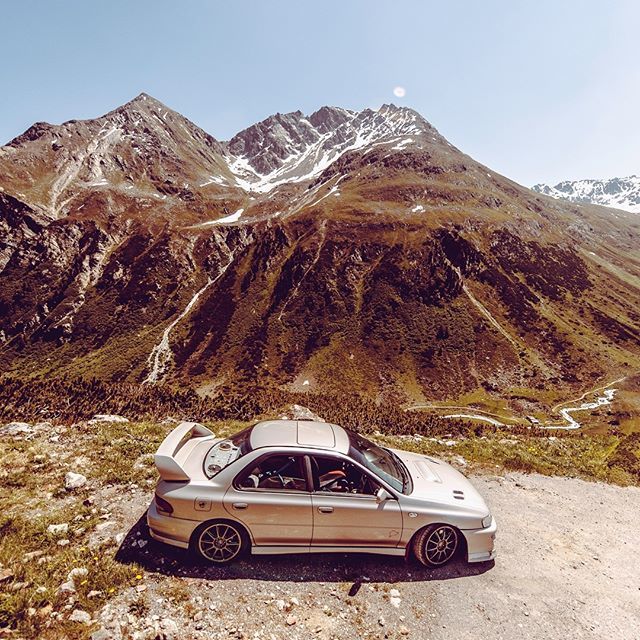 The hot exhaust goes tick tick tick. #subaru #impreza #gc8 bit.ly/2TuQHbV