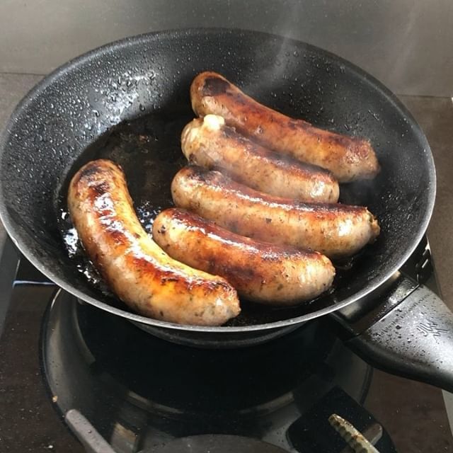spitfiregarage's tweet photo. Die eigenen Würstchen sind die besten.
#bratwurst #diysausage #eitrige #Käsewurst #grobebratwurst #bbq #foodporn https://t.co/srW94DQQQN https://t.co/mhFX88GqOC