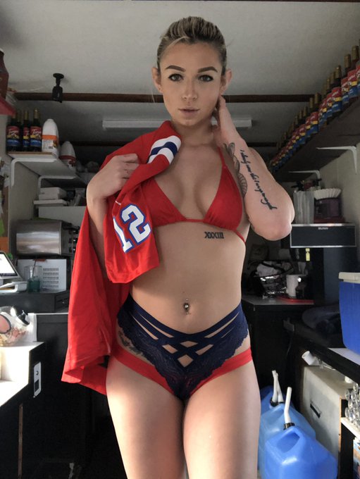 Just in case you forgot who the goat is 🐐 🏈 💙&hearts;️ https://t.co/63pDdO3O0N
