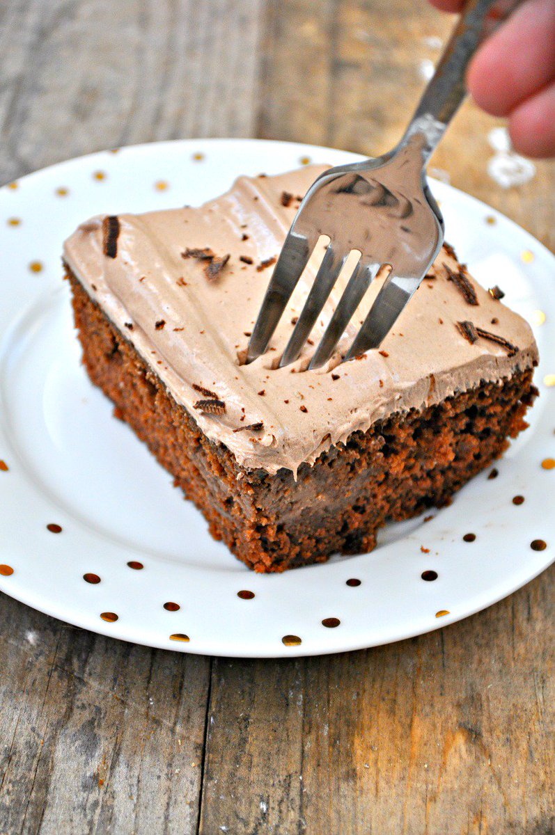 👉 #vegan Death by Chocolate Poke Cake 👈
🍰 This is my favorite cake! Fluffy chocolate cake, fudge-like interior, chocolate whipped topping! 🍫 RECIPE: rabbitandwolves.com/vegan-death-by……/