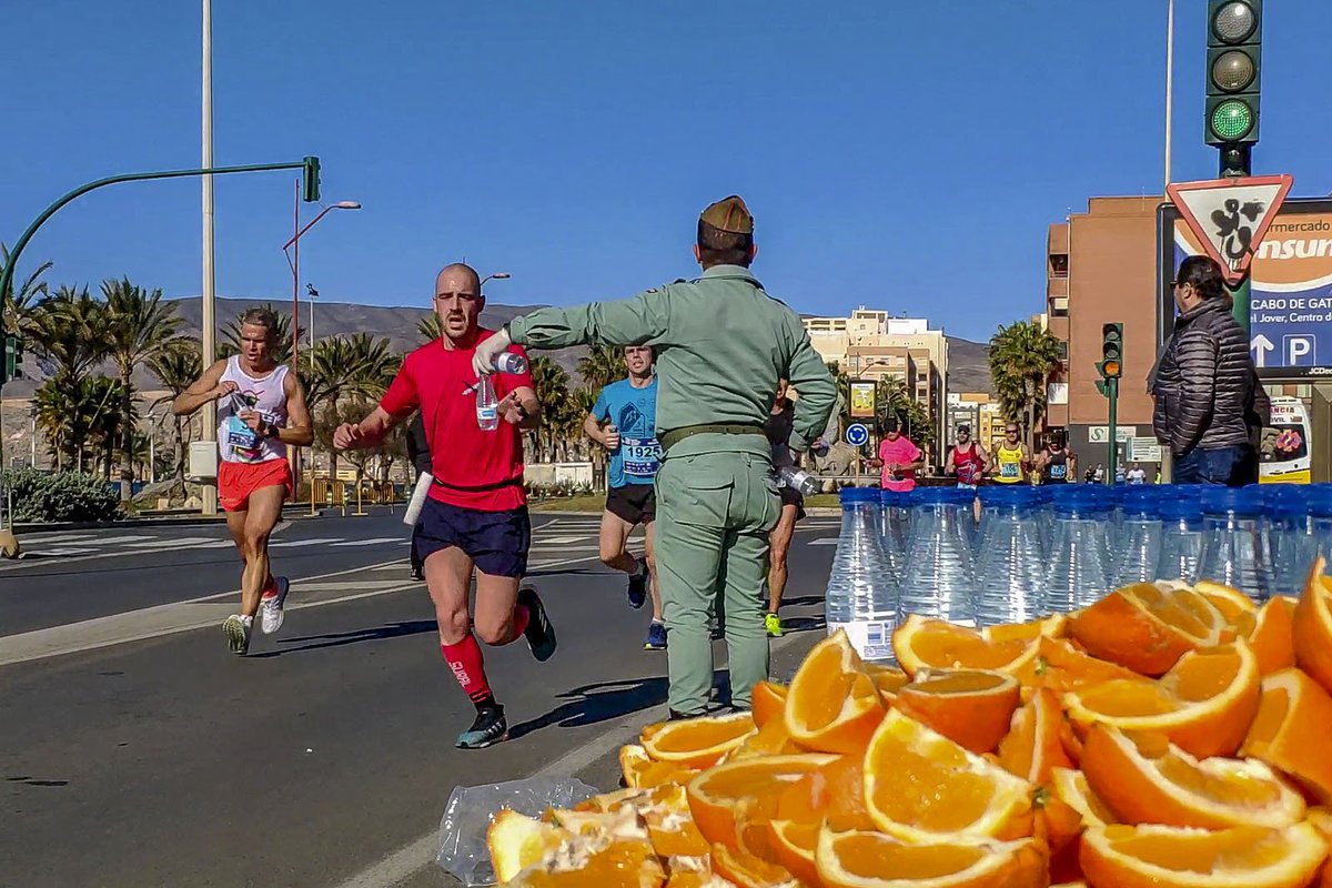 ANLH_JOMunilla's tweet photo. 📰 ACTUALIDAD | La Brigada de La Legión compitiendo y apoyando con personal y medios al XXII Media Maratón Ciudad de Almería (vía FUTER / La Legión). #MMCA2019 #LaLegión @PMDAlmeria @MedioMaratonAlm https://t.co/rRbfJ9EOfp