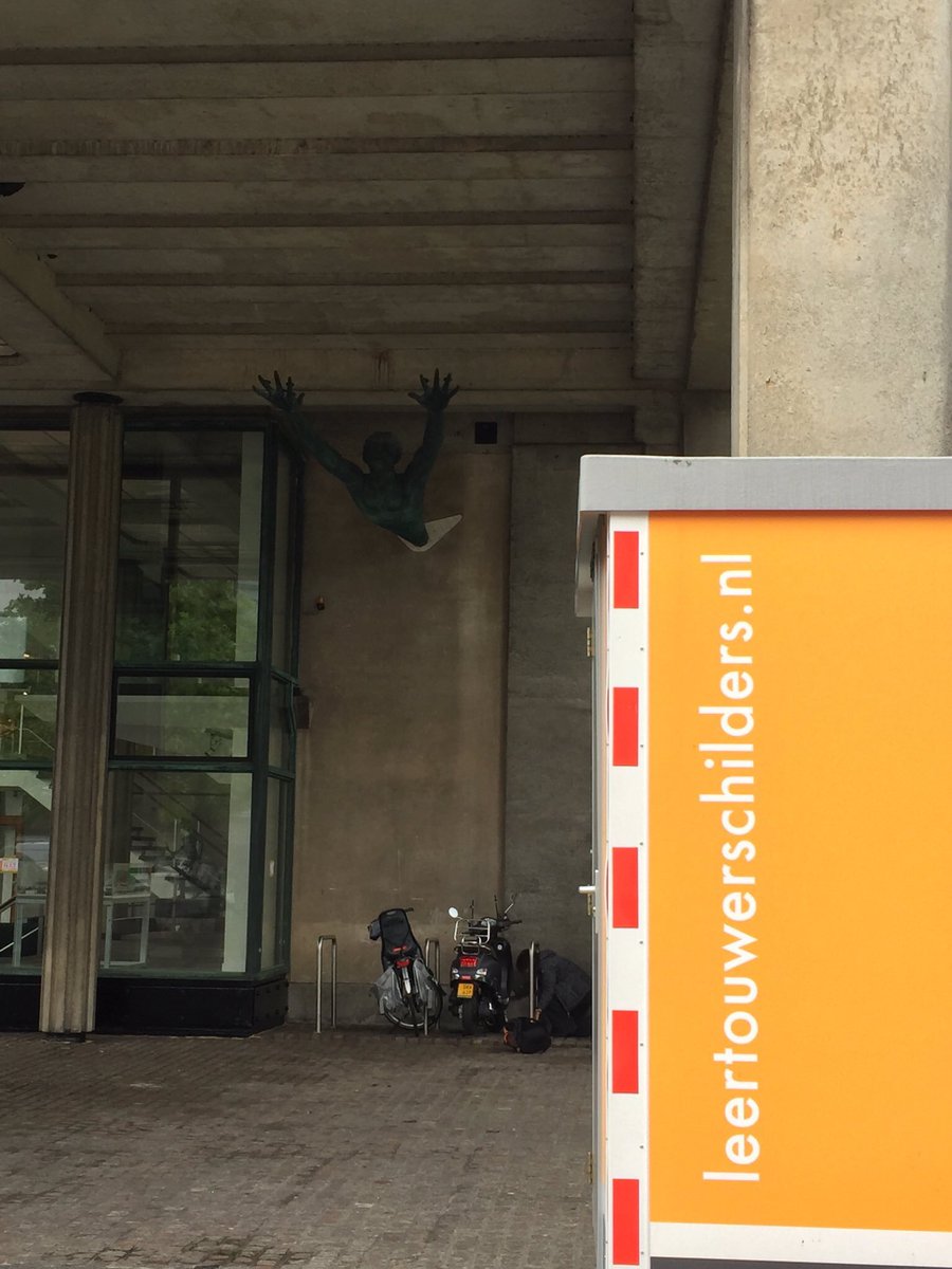 Afgelopen week het entree atrium van VVE Neherpark opgeleverd. Kozijnwerk, beglazingskitwerk en blanke onderdelen.