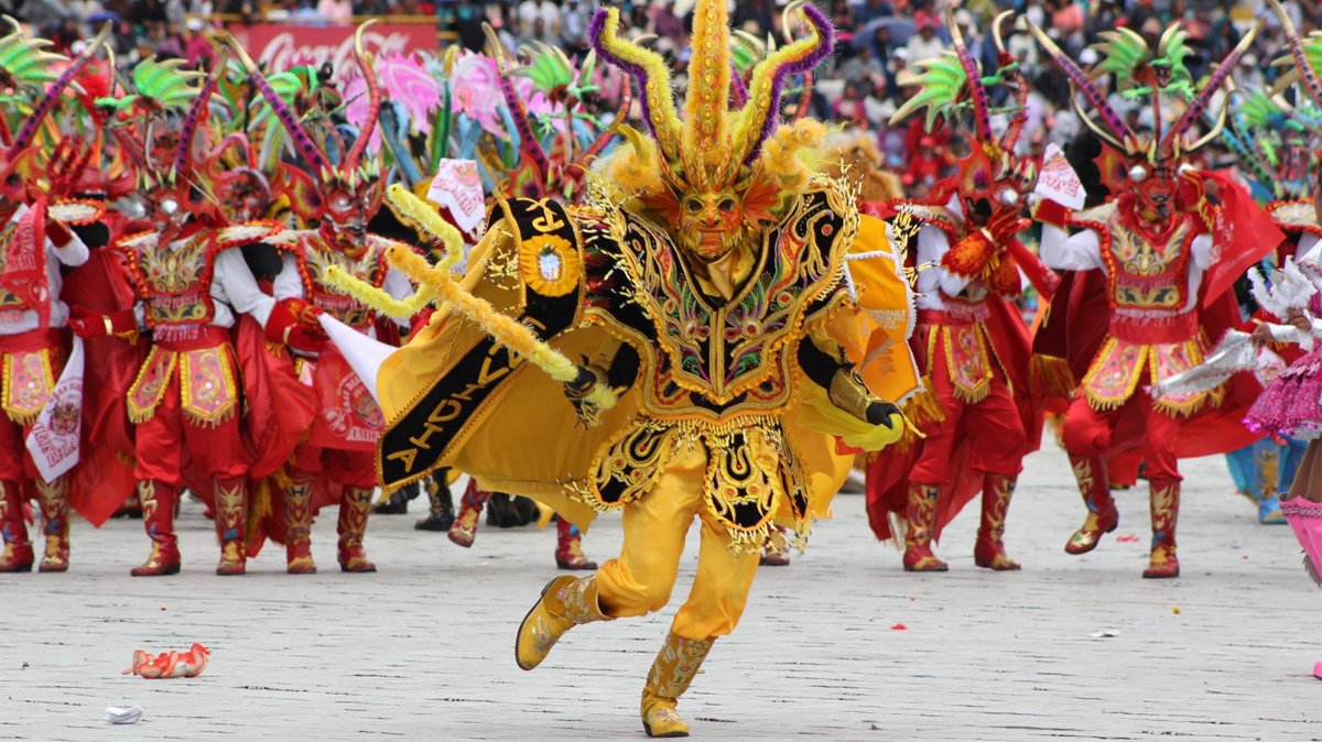 Mira el concurso de danzas autóctonas de la fiesta de la Virgen de la