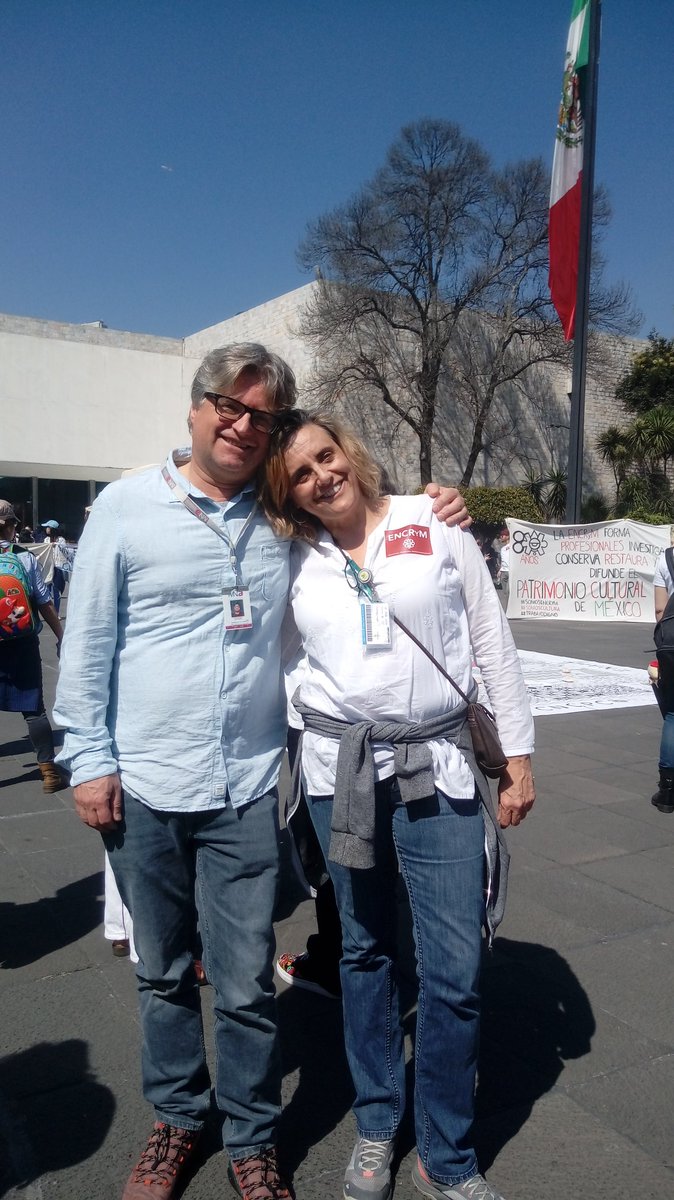 YapagameINAH's tweet photo. Investigadores de base del @mna_inah en apoyo de los trabajadores eventuales y @capitulo_3000 #TodosSomosINAH @JohannesNeurath #LauraFilloy https://t.co/Ur3adwL7ot