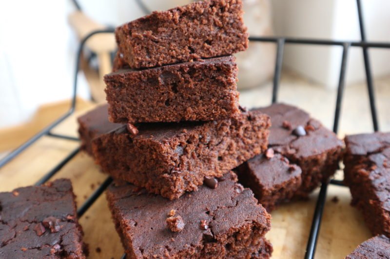 Pick up one of these Moreish Maca Chocolate Brownies &amp; you'll feel good after the delicious fluffy taste. 🍫 #chocolatebrownies #veganbrownies #brownies #freefrom bit.ly/2xWbAE4