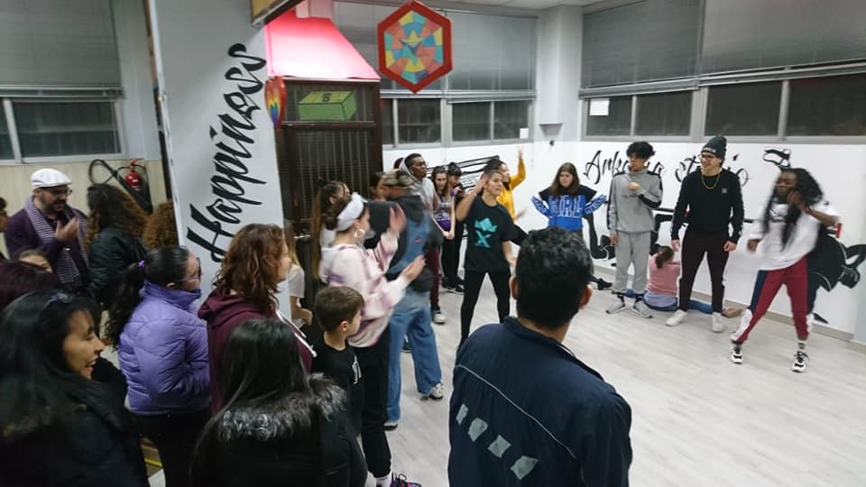 StudioArkania's tweet photo. #OriginHipHop ayer en #ARKANIAStudio 👏👑💗 Una experiencia increíble llena de seres maravillosos que lo dieron todo en un ambiente familiar, compartiendo #ARTE entre diferentes generaciones de #HipHop 💎 
Agradecer a todos los asistentes el haber venido a #Vallekas
#CandyCrew https://t.co/yFCpFATQP7