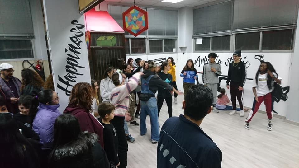 StudioArkania's tweet photo. #OriginHipHop ayer en #ARKANIAStudio 👏👑💗 Una experiencia increíble llena de seres maravillosos que lo dieron todo en un ambiente familiar, compartiendo #ARTE entre diferentes generaciones de #HipHop 💎 
Agradecer a todos los asistentes el haber venido a #Vallekas
#CandyCrew https://t.co/yFCpFATQP7