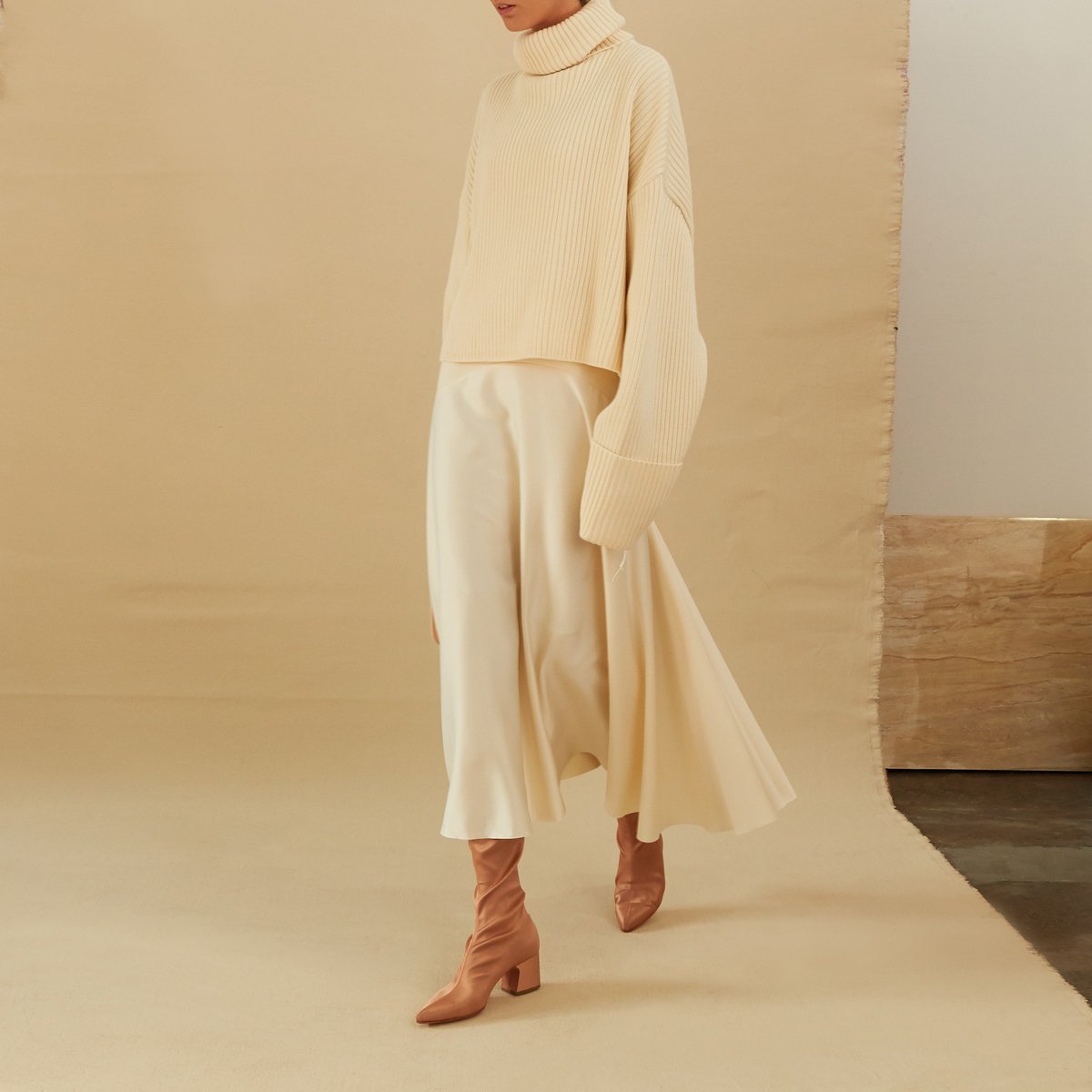 themodist's tweet photo. Tone it down in muted hues by #SolaceLondon and @rachel_comey. Shop new in here: https://t.co/AyHlC1ZluD #TheModist #Solace #RachelComey https://t.co/vxmLaayiYw