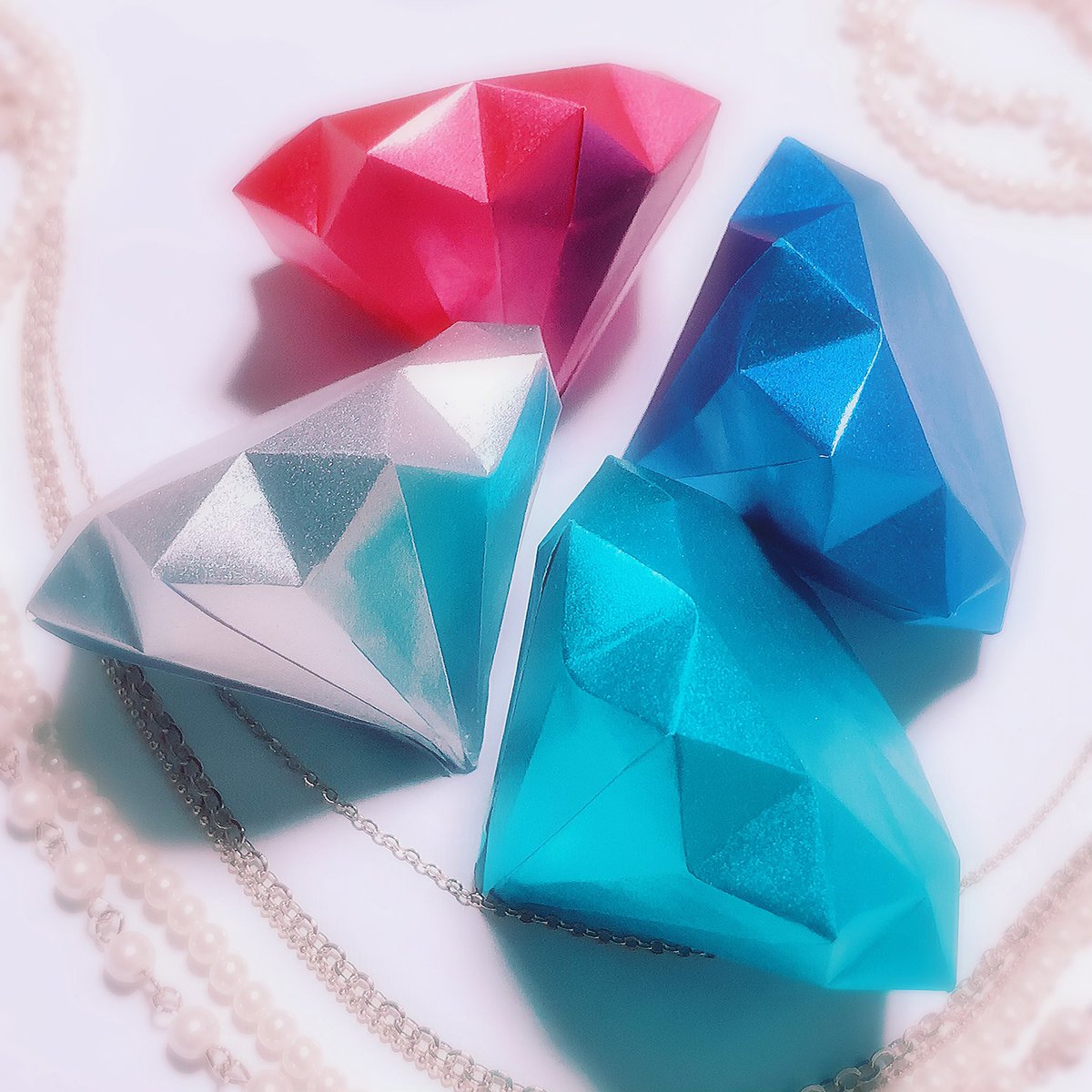 咲空 折り紙で作った宝石 ダイヤモンド エメラルド サファイア ルビーかな