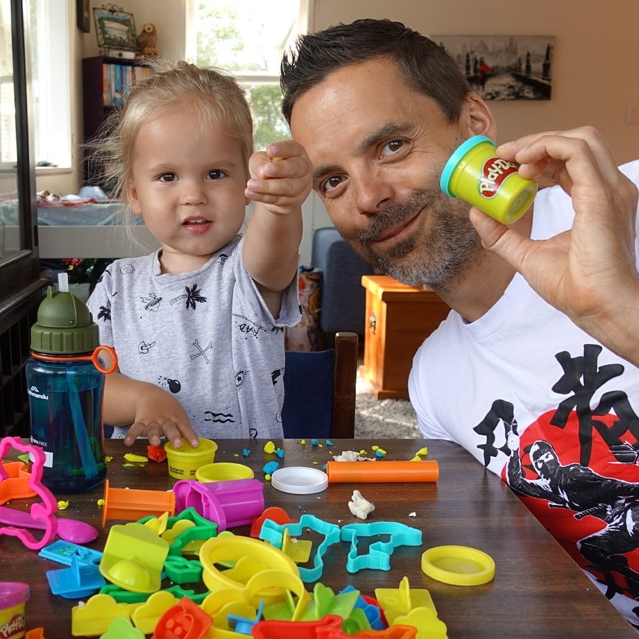 TomVencel's tweet photo. Charlie, Finny &amp; I invented a fun game using #playdoh and a one minute hourglass :) Each player picks one 'thing' to make, then all players have to make their own object as well as the other players suggestions, before the timer runs out. #funwithfam #tablegames #messyandfun https://t.co/5bv0wsDYNj