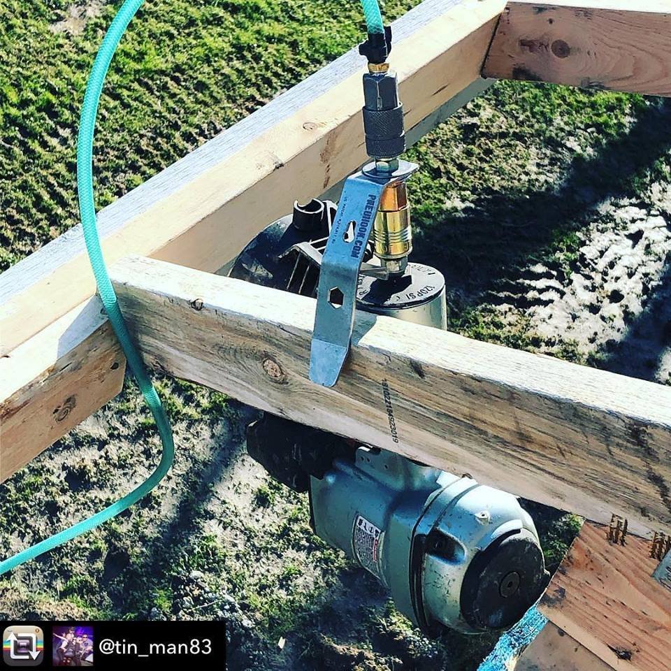 Repost from @tin_man83 using <a href="/RepostRegramApp/">Wendland Averil</a> - Loving the #Pneuhook accessory for the nail gun. Works great just click on and go. No more dropping guns down from the roof #framing #framers #westcoastframing #bcframers #framerlife #teampneuhook