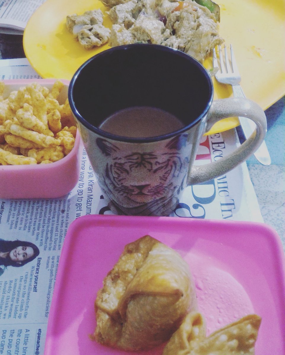 Diet !!!! What’s that. Food is life and I surely live to eat. #samosa #chai #malaichaap #food #nomnom #indiansnacks