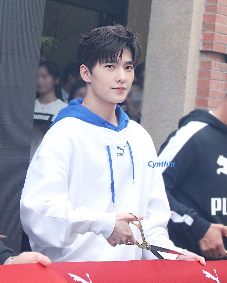 HeirsDoHeirs's tweet photo. [190101] Erick Kim at the inauguration of the new puma store in seoul https://t.co/64kfwew8zI
