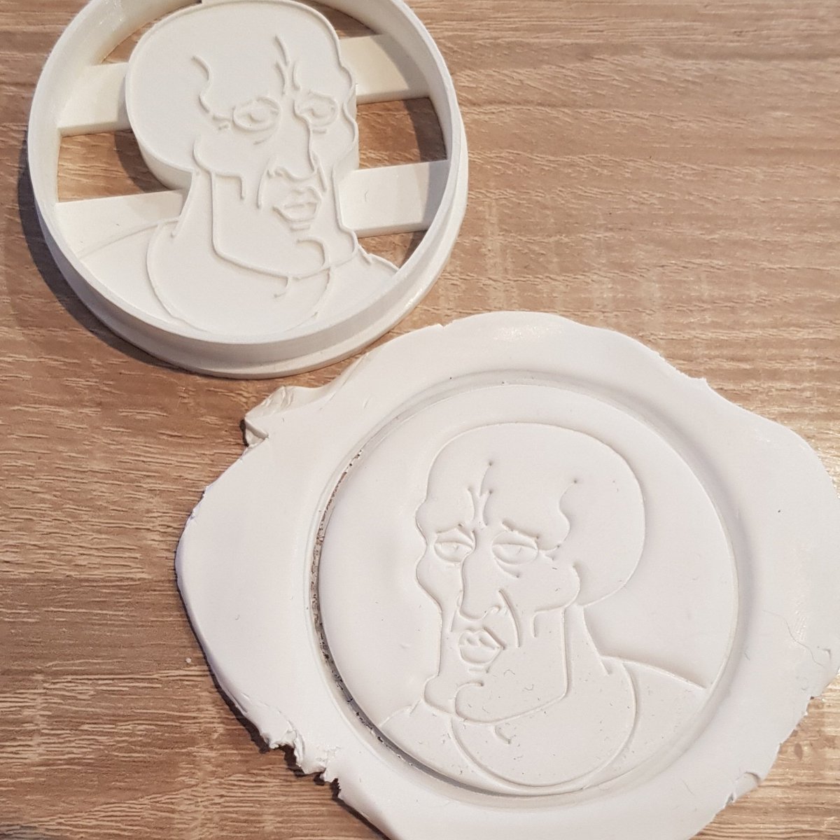 Esperia3D's tweet photo. Cookie cutter handsome squidward ❤
#handsomesquidward #memes #cookiecutter #9gag #3dprinted #3dprint #3dprinting #3d #ultimaker #ultimaker2plus #ultimaker2 #spongebob https://t.co/dO3ikaDn22
