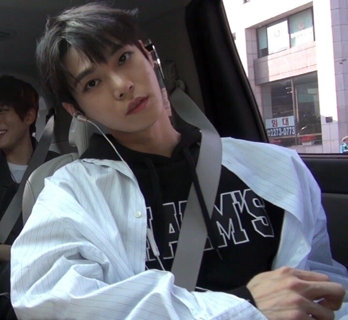 aka_agusss's tweet image. aber doyoung yo sé que querés que te ultee pero no puedo, es que le temo al éxito #lodije