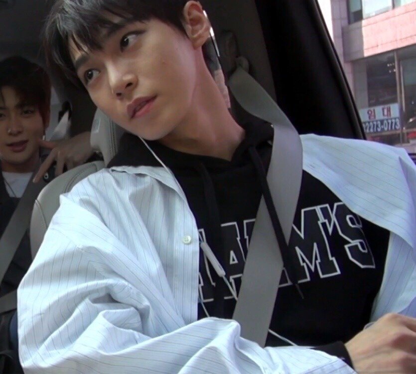 aka_agusss's tweet image. aber doyoung yo sé que querés que te ultee pero no puedo, es que le temo al éxito #lodije