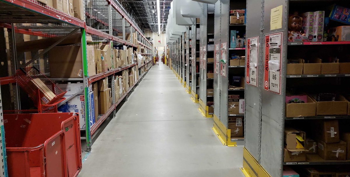 Feels good walking into a clean backroom on the first day of the new year :) #2019 #T1912 #Target #letssellsomestuff <a href="/megansmac/">Megan Kuiper</a> @BigDeal0704
