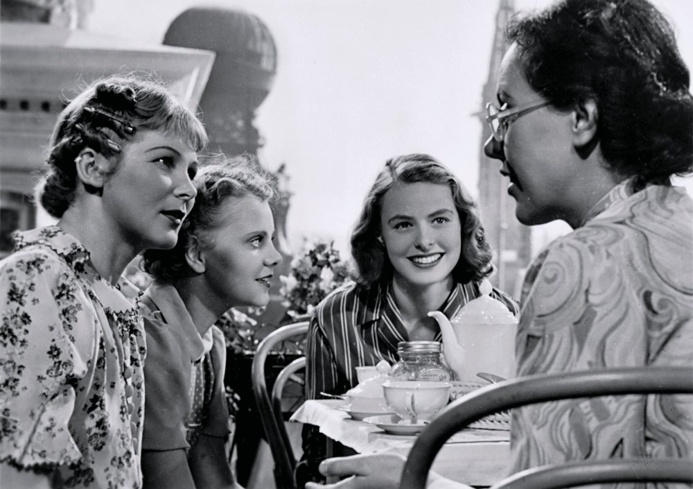 Farran Nehme a Twitter: "If only real-life plastic surgery were like the  movies. Imagine the bandages coming off and pow, you're Ingrid Bergman. At  23 years old. (A Woman's Face, 1938)… https://t.co/DbRvb3otWS"