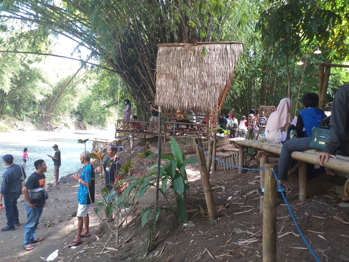SuarPemudaJogja's tweet photo. Cuma kebon pring, nyatanya indah....
Dolan ke Kebon Pring Kaligawe Bintaran Piyungan #bantul #jogja
Minggu 3 Februari 2019
#sekolahsungai
#dolanbareng
@BlusukanBantul
@berlian_bintaran
@bantul
@bantul24jam
@Jogja_Sun
@area_jogja
@KabarJogjakarta
@PusdalopsBantul https://t.co/aKOgknHgoo