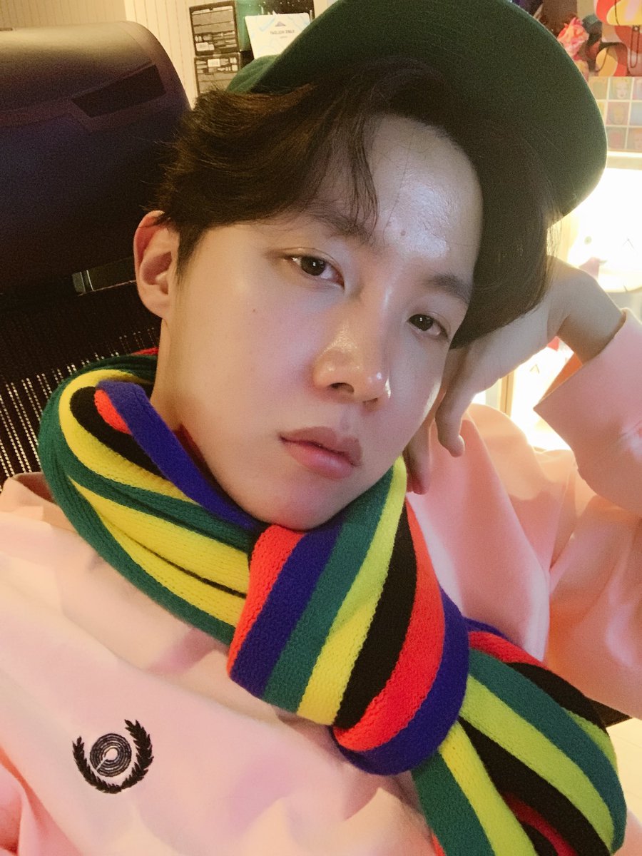 MinEster4's tweet photo. #Jhopemyhope https://t.co/Aw30qKOPVy