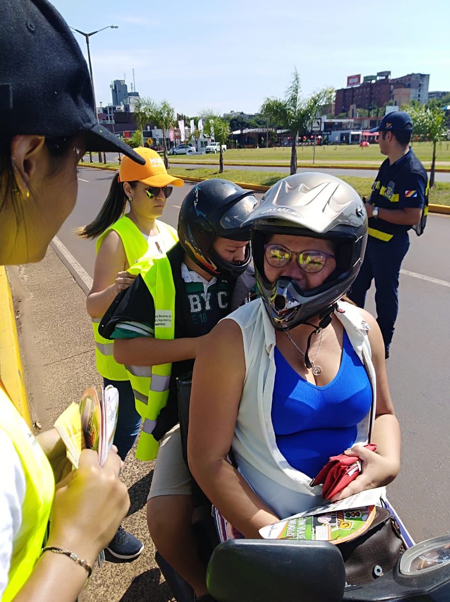 mopcparaguay's tweet photo. Acompañamos la campaña de seguridad vial, impulsada por la @antsv_py, que tuvo lugar en Encarnación. #VeranoSeguroPy
Usá cinturón.
Usá casco.
Más detalles 👉🏻 https://t.co/4PrWOVRVpM
#ObrasParaLaGente
#ParaguayDeLaGente 🇵🇾 https://t.co/MhJKYTrPrq