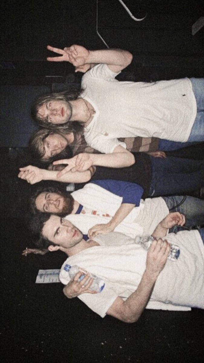ggunice's tweet photo. Hace siete años quedé fascinada con todo el talento que tienen estos hombres. Deseo la guitarra debido que para mí sería un símbolo incondicional, ¿se imaginan saber que sus ídolos dejaron su marca personal en un objeto que podría ser tuyo? #SuperBowlXSopitas #SBLIII @sopitas https://t.co/dwp0yQYJEj