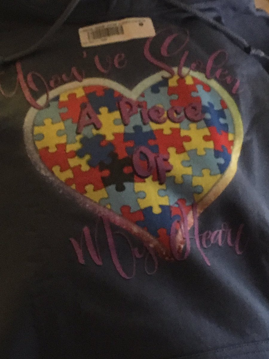 MommyAndMoo's tweet photo. Not only #Moo, but now #MyFavoriteSasquatch has stolen #MyHeart! Thank you @IndependenceGr1 !! It is #PerfectlyBeautiful!! Just like you!! @TrueLivePDFans 🧩💙🧩❤️💙 https://t.co/dupjsaVCOG