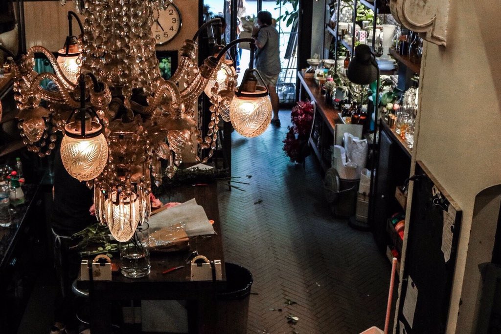 ipigyoueat's tweet photo. นภสร – ชั้นแรกขายดอกไม้ ชั้น2,3 เป็นคาเฟ่ ตกแต่งร้านหรูมาก อารมณ์เหมือนนั่งจิบชาอยู่บนสวรรค์ เข้าไปถึงกับร้องว้าว😲 ร้านจะมีเปลี่ยนธีมในเทศกาลวาเลนไทน์นี้ หากใครต้องการสัมผัสบรรยากาศอย่าลืมแวะลอง #อร่อยไปแดก #อร่อยบอกต่อ #รีวิวคาเฟ่ #คาเฟ่ 

📍 ปากคลองตลาด ตรงข้ามยอดพิมาน https://t.co/olE6lKP0Ov