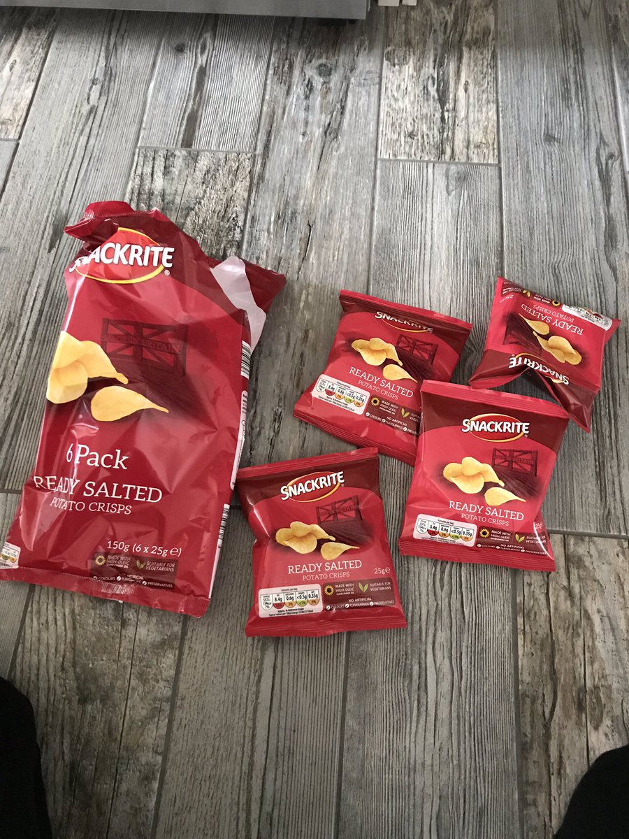 gemlouxx's tweet photo. @AldiUK not very impressed that I’ve bought a six pack of crisps to only find four bags in multipack!! https://t.co/pA5abATt10