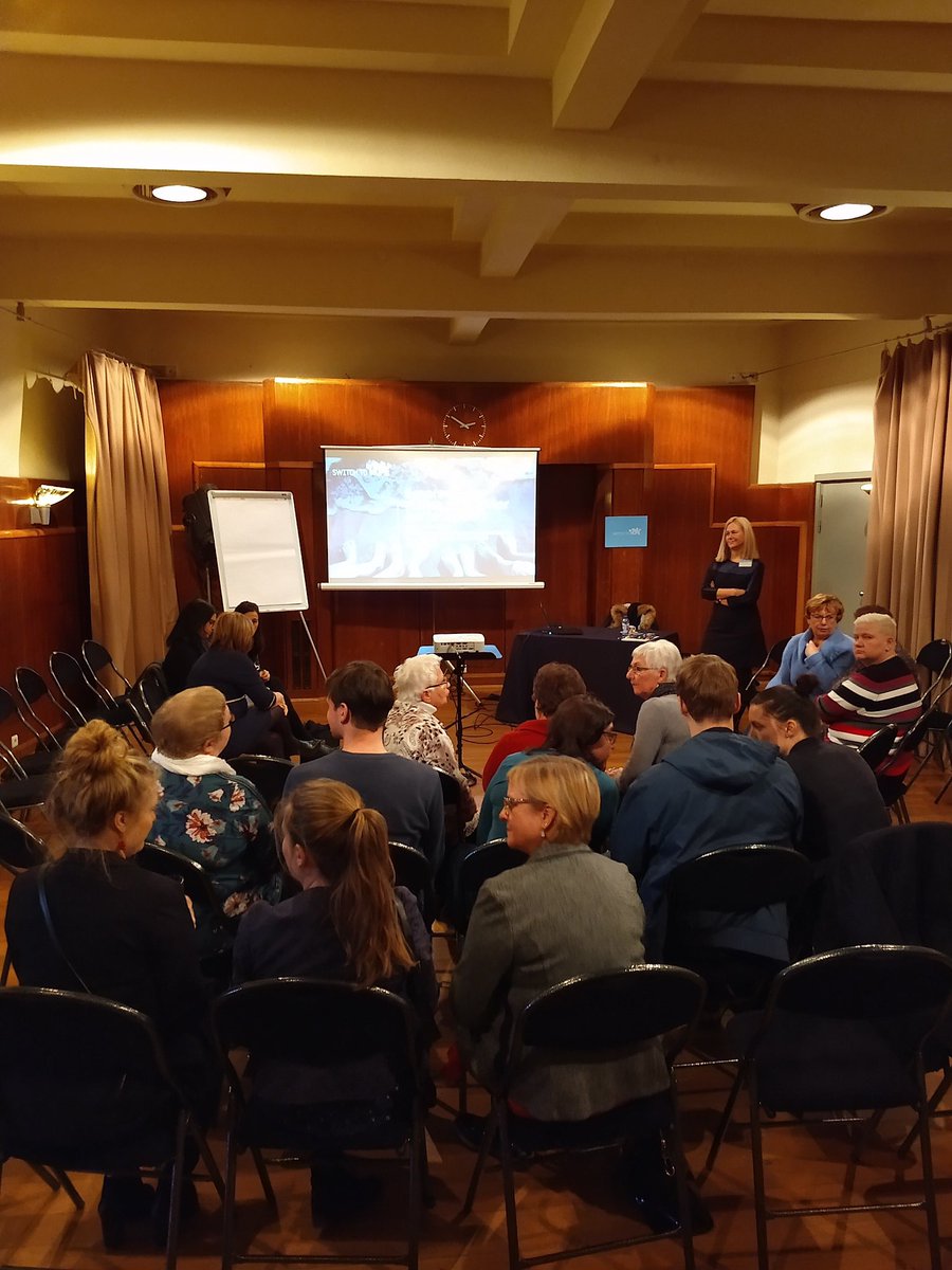SwitchToHope_NL's tweet photo. De hele dag door geven we workshops aan onze aanwezigen. Zo leren we je bijvoorbeeld meer over kanker en vermoeidheid, voeding, intimiteit, werk... #SwitchToHope https://t.co/H1jQxIJLPg