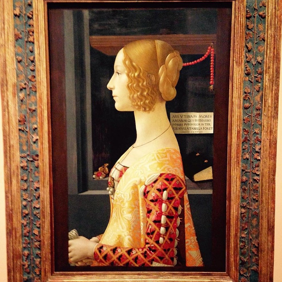 roomeduofficial's tweet photo. Portrait of Giovanna Tornabuoni, 1490, Domenico Ghirlandaio. This superb painting is a fine example of fifteenth-century Florentine art. Artists of this time followed classical dictates: body proportions were idealised while faces left devoid of expression were expected. https://t.co/YfudxKoUud