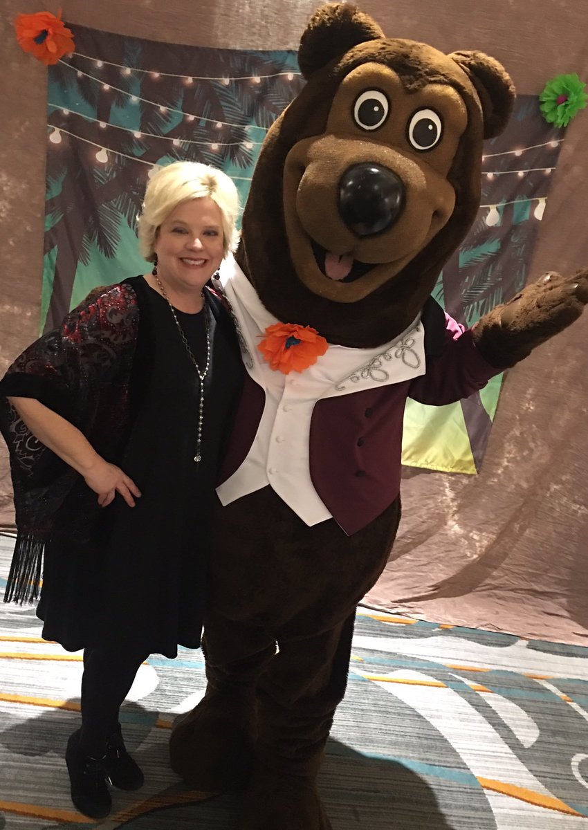 MSU_Boomer's tweet photo. New friends at #MNBKC!! https://t.co/WzIt01SSIp