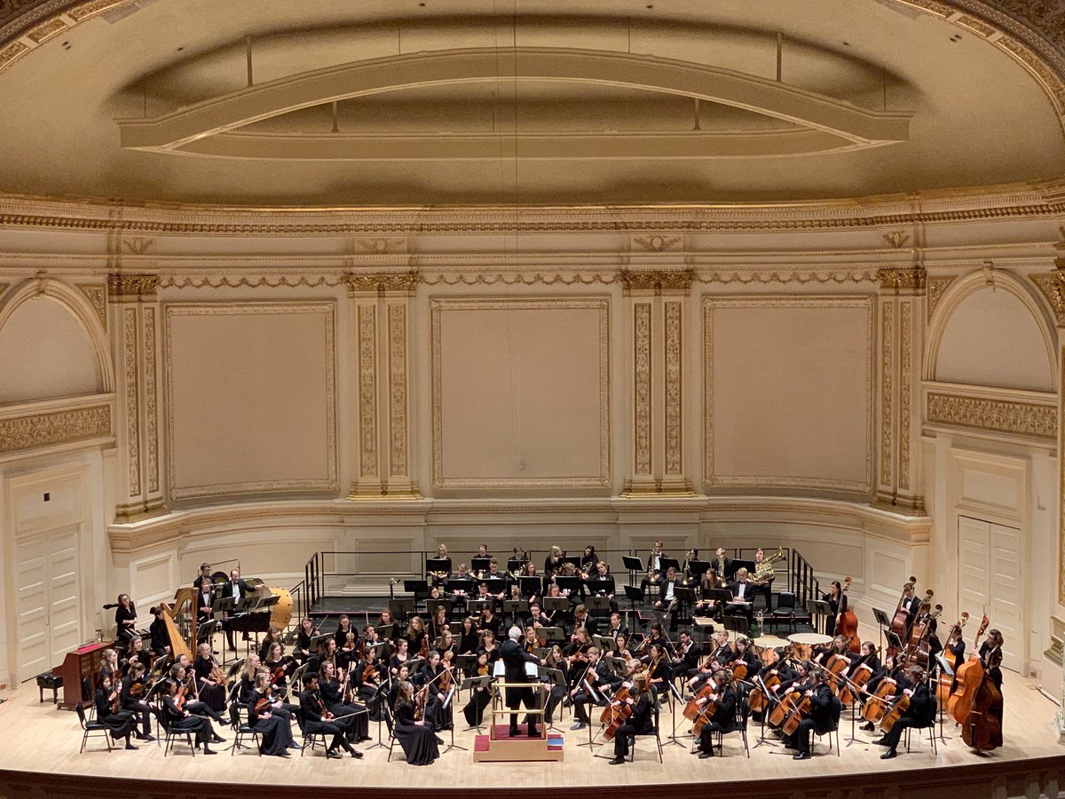 StOlaf_Music's tweet photo. What an incredible evening for the #StOlafOrchestra at Carnegie Hall! And a GIANT thank you to the incredibly talented, warm, and powerful @sarahchang who absolutely brought the house down. Thank you to everyone that made yesterday possible and special. 🙏🏻🎻 https://t.co/GWP0yay7A2