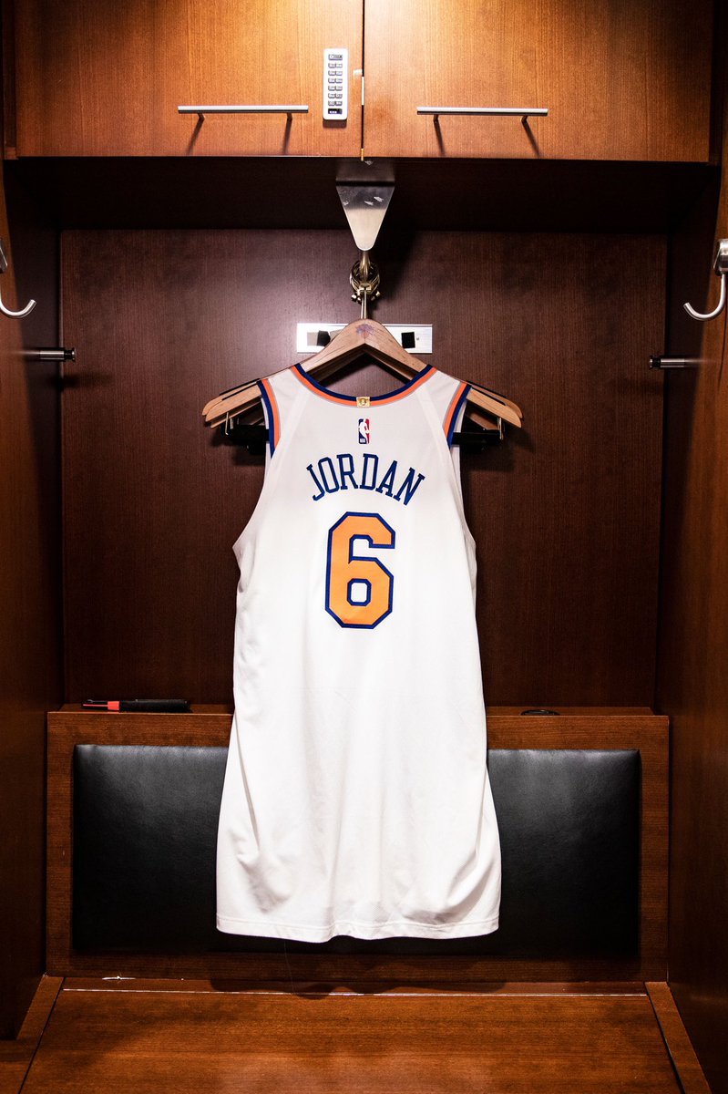 nyknicks's tweet photo. Suit up 👀 https://t.co/VsiUsNYMTD