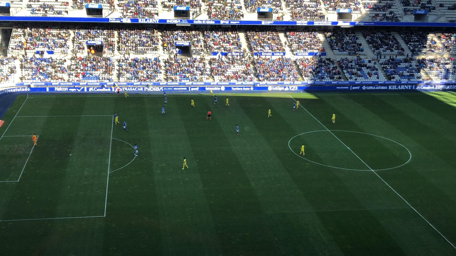 Primeros compases del Real Oviedo-Cádiz.