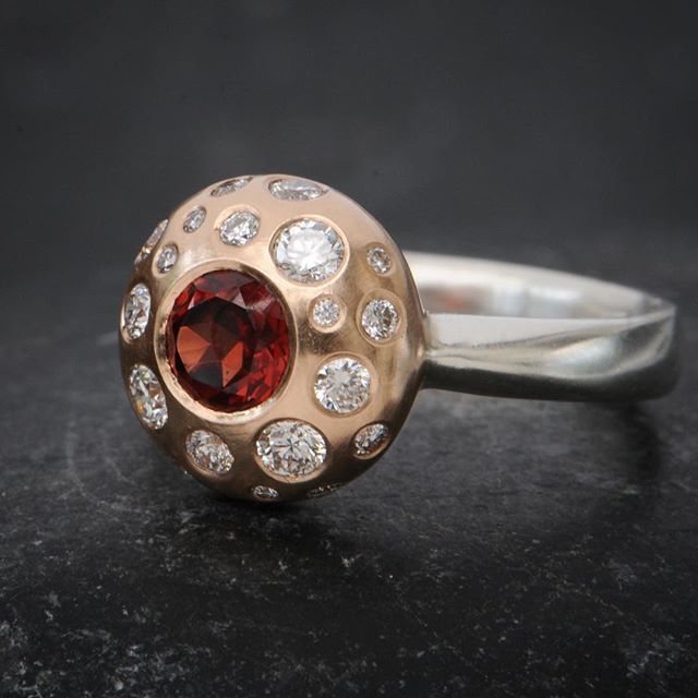 williamwhiteart's tweet photo. Garnet and diamonds, rose and white gold.
#garnet #garnetring #etsyjewelry #etsyuk #williamwhite #flushsetting #flushset #stonesetting #redgarnet https://t.co/1LQcvCLyPK https://t.co/xOgs2zjYYi